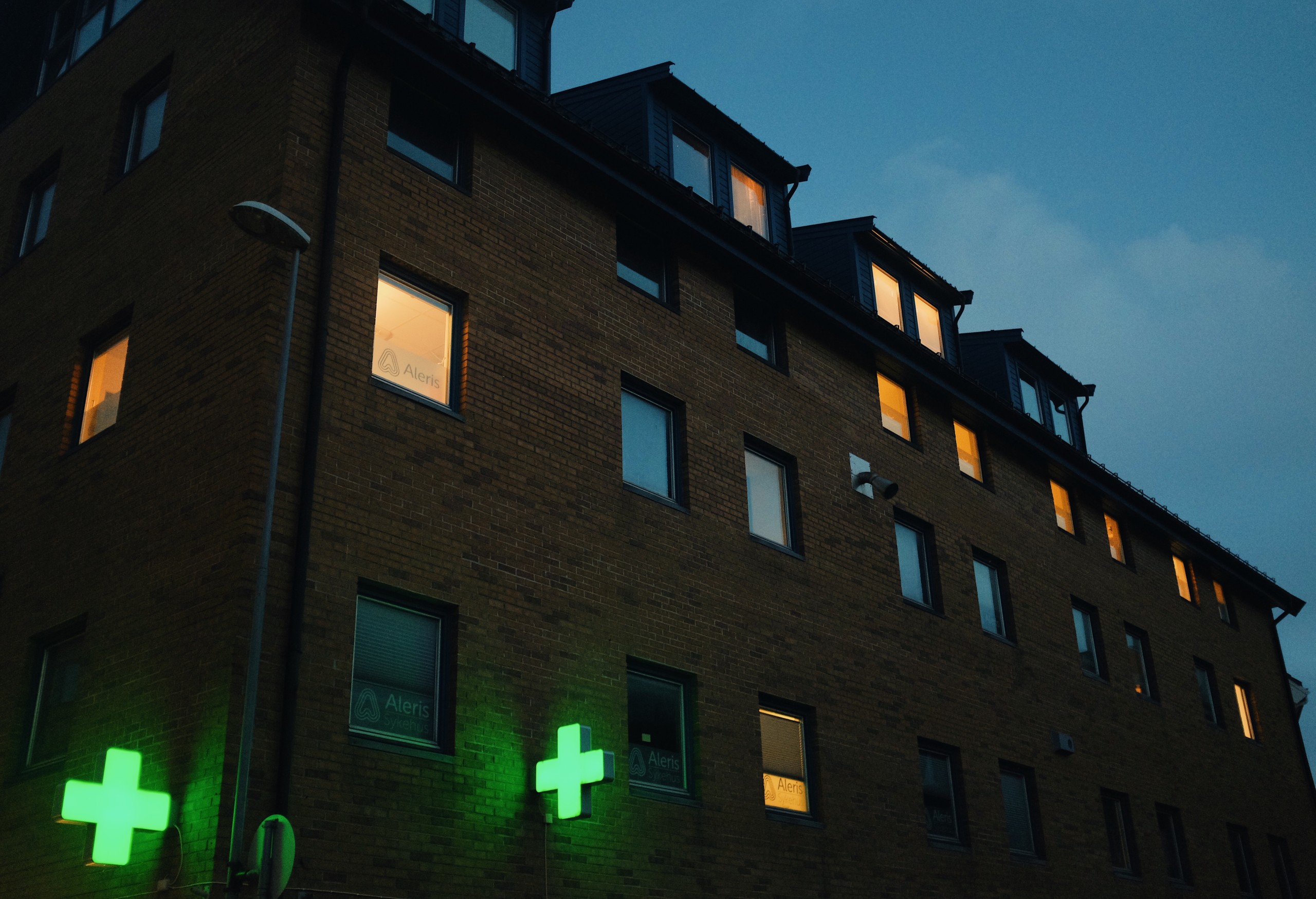 Green Neon Cross Pharmacy Hospital Sign On A Buil 2025 01 09 12 37 46 Utc